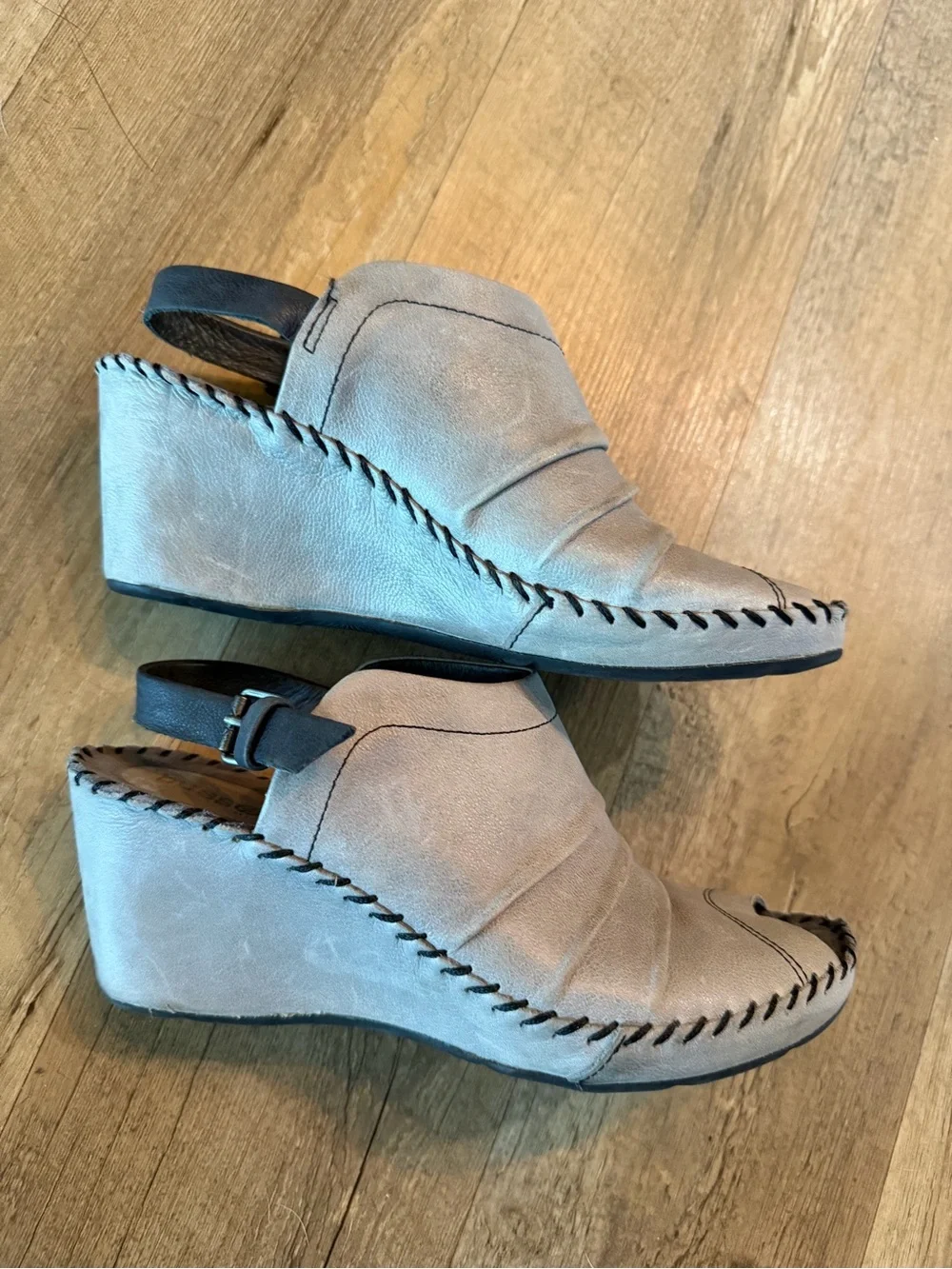 Bussola Leather Wedges